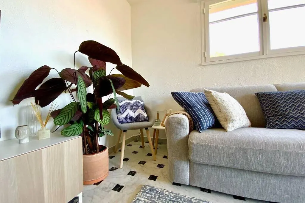 Superbe 4 Couchages Avec Terrasse - Clim - 50M De La Mer Saint-Raphael  Apartment Saint-Raphael (Var)