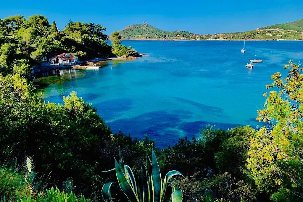 Superbe 4 Couchages Avec Terrasse - Clim - 50M De La Mer Saint-Raphael  0*, Saint-Raphael (Var)
