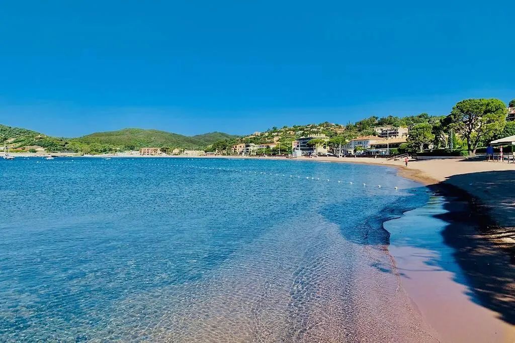 Superbe 4 Couchages Avec Terrasse - Clim - 50M De La Mer Saint-Raphael  Apartment