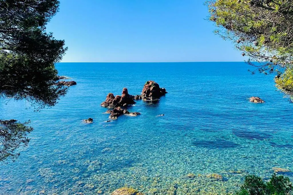 Superbe 4 Couchages Avec Terrasse - Clim - 50M De La Mer Saint-Raphael  Apartment Saint-Raphael (Var)